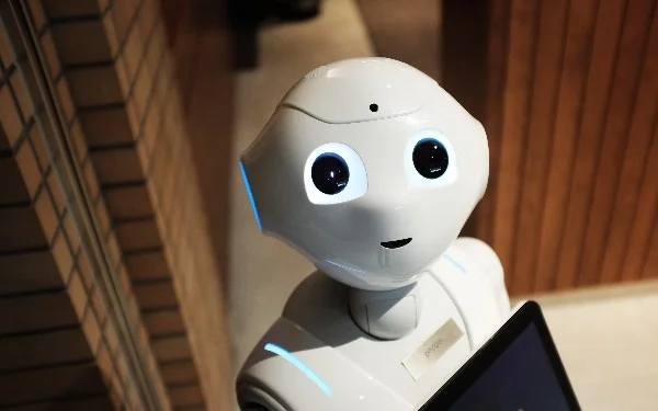 How to Program a Robot [Interview]